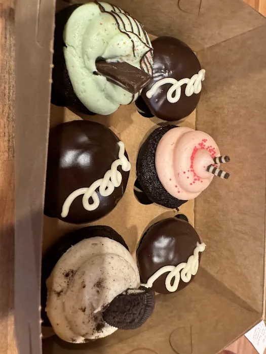 Cupcake Charlie's Picture 10