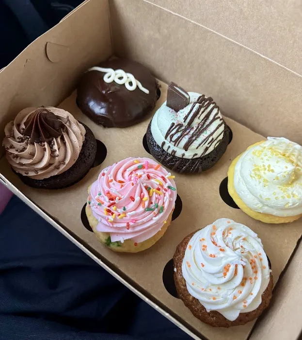 Cupcake Charlie's Picture 7