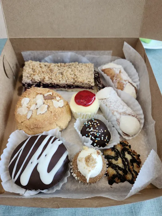 Giovanni's Italian Bakery and Deli Picture 8