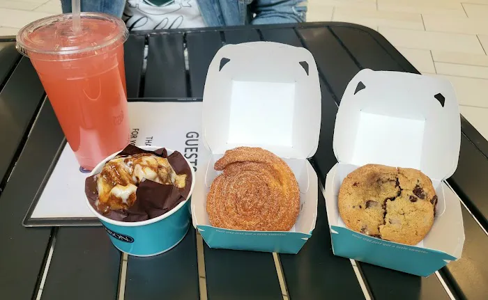Cinnabon Picture 5