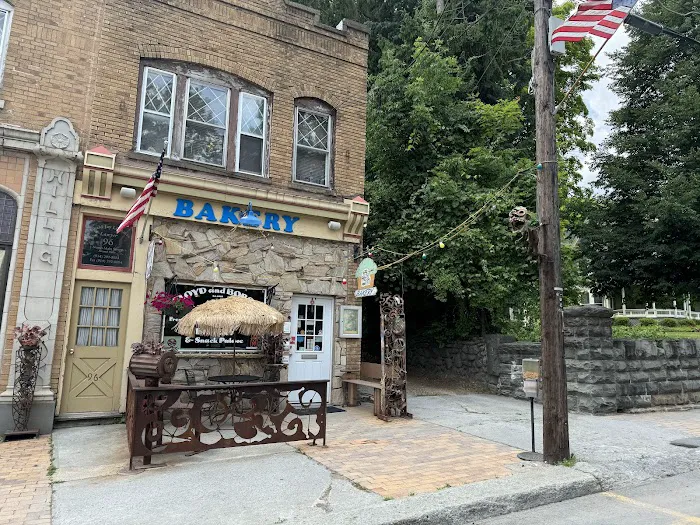 Floyd & Bobo's Bakery and Snack Palace Picture 7