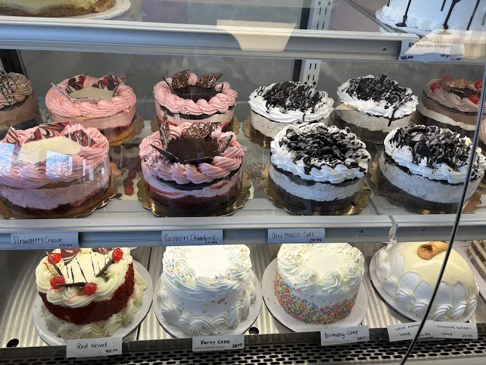 Gerardo's Cupcakes Galore Picture 4