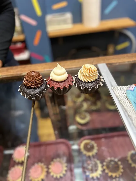 Peace, Love & Cupcakes Picture 4