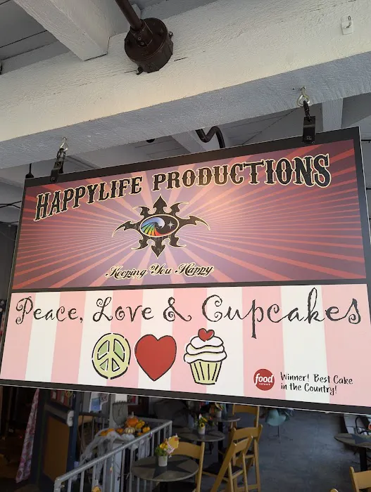 Peace, Love & Cupcakes Picture 1