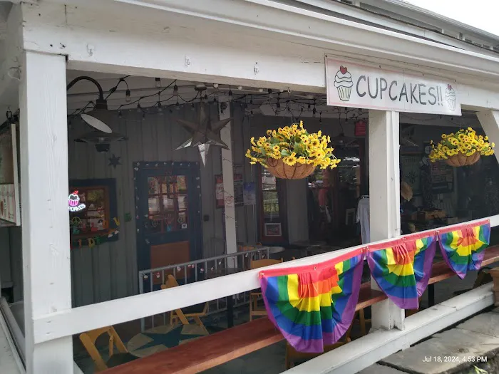 Peace, Love & Cupcakes Picture 10