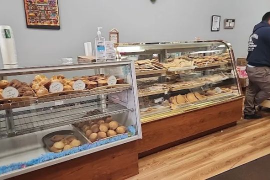 La Perla Bakery