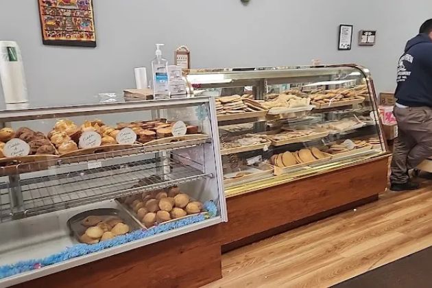 La Perla Bakery