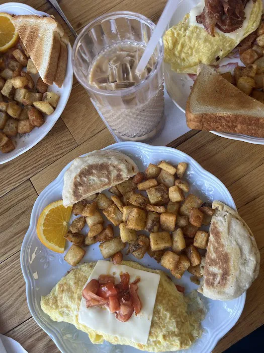 Lov'n Donuts Diner you'll Love Picture 9