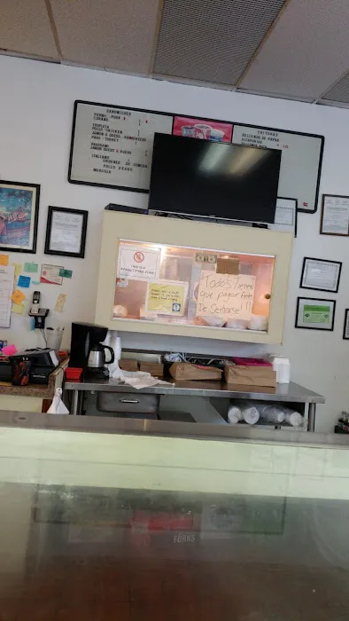 La Reyna Bakery Picture 10