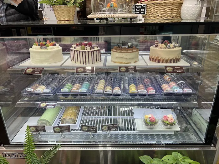 GATEAUX Bakery Picture 2