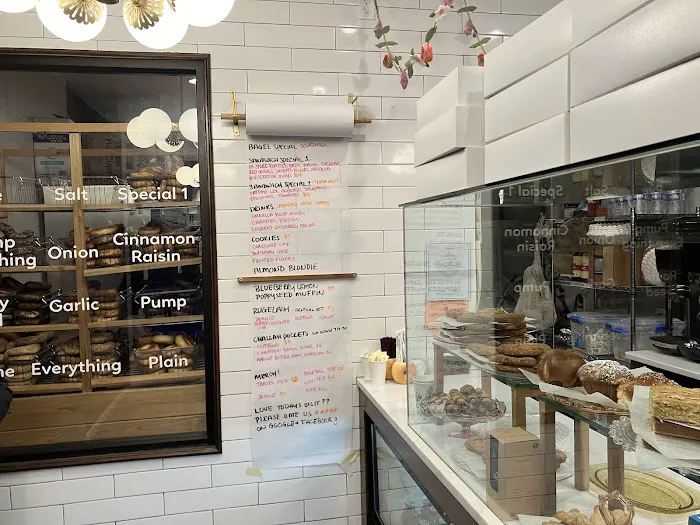 Pearl's Bagels & Bakery Picture 4
