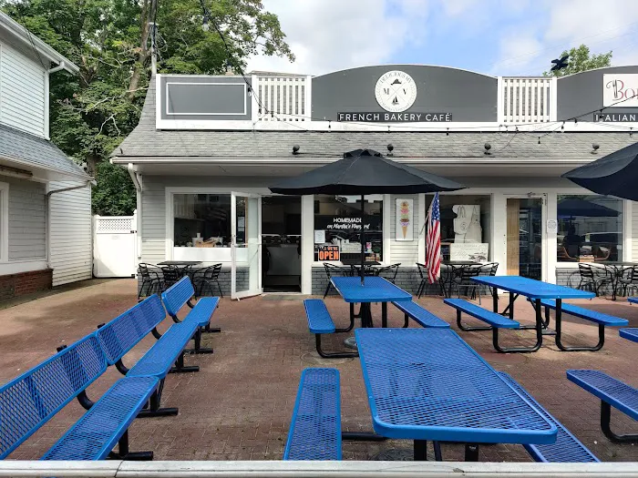 French Market and Cafe Picture 3
