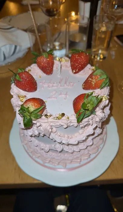 Petal Dust Cakery Picture 2