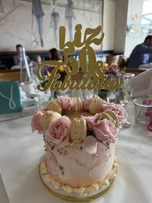 Petal Dust Cakery Picture 6