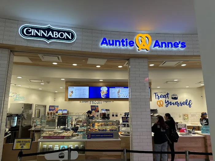 Cinnabon Picture 5