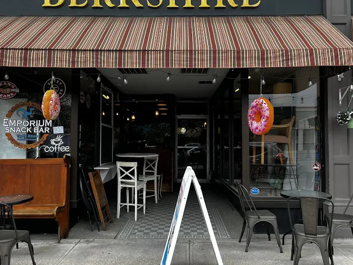 Emporium Snack Bar Picture 9