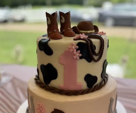 Creative Cakes & Desserts