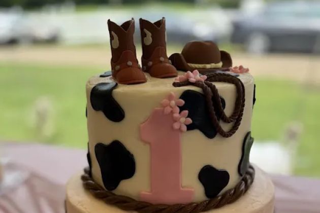 Creative Cakes & Desserts