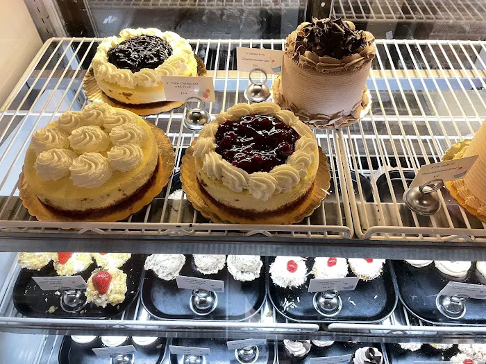 Gio's Bakery Picture 3