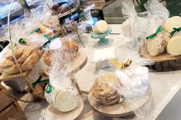 Santia's Bakery