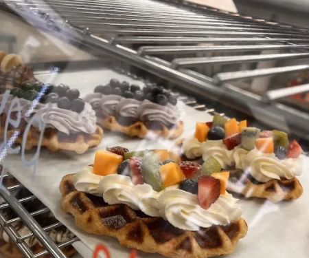 Peipei's Bakery& Mister Monut