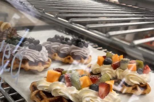 Peipei's Bakery& Mister Monut