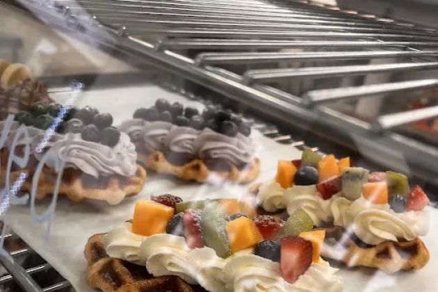 Peipei's Bakery& Mister Monut