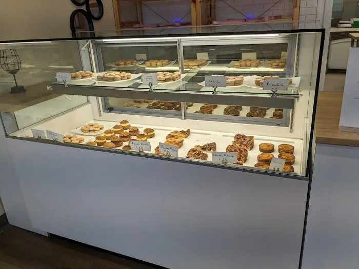 CRÉMEUX French Pâtisserie Picture 2