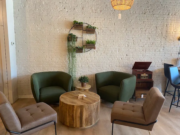 Lydia's Bake Shop Picture 5