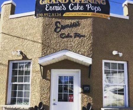 Ermie’s Cake Pops