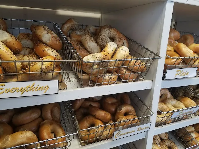 Bloomingdale HOT BAGELS & Deli Picture 4