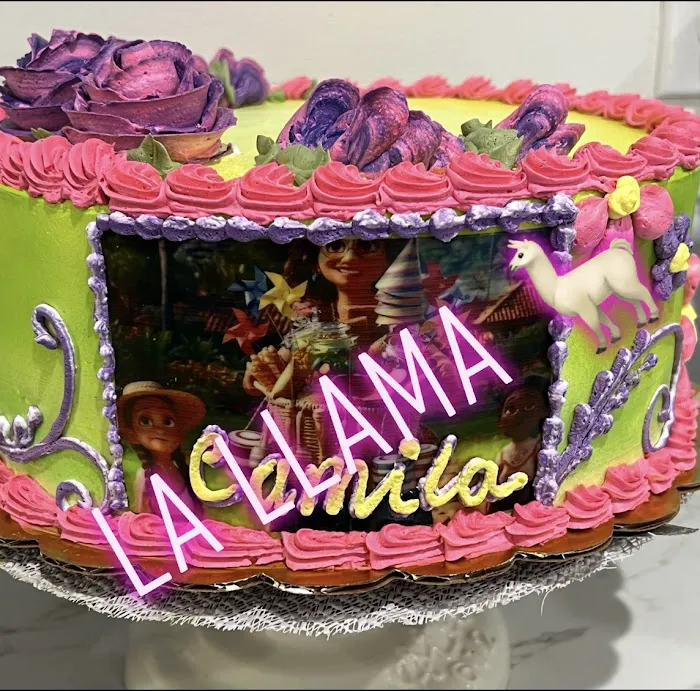 La Llama Bakery & Deli Picture 5