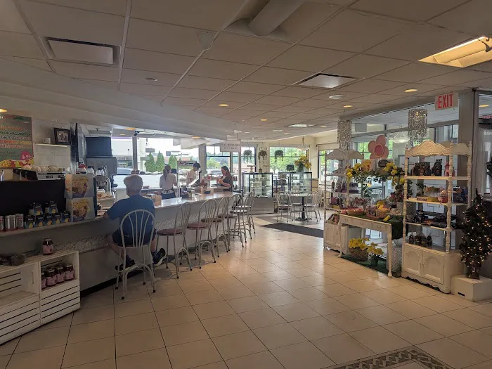 Bella-Napoli Italian Bakery Picture 6