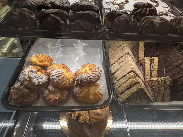 TWO LADIES BAKERY NORTH Picture 2