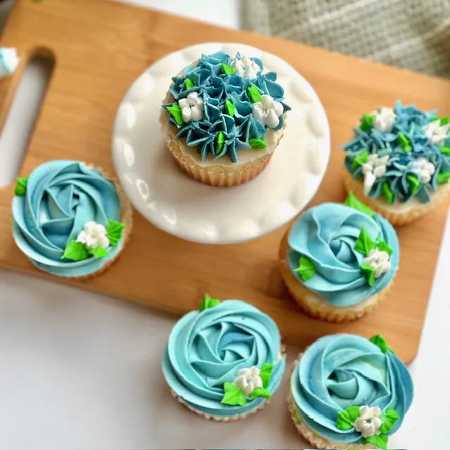 Deb's Custom Cupcakes Picture 1