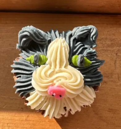 Deb's Custom Cupcakes Picture 7