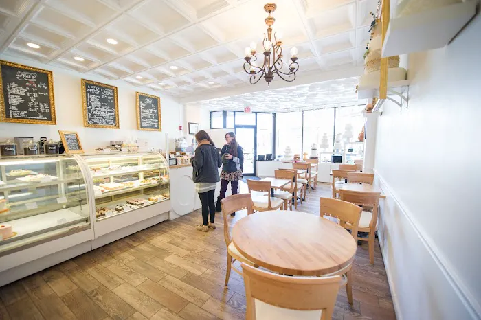 Oakleaf Cakes Bake Shop Picture 6