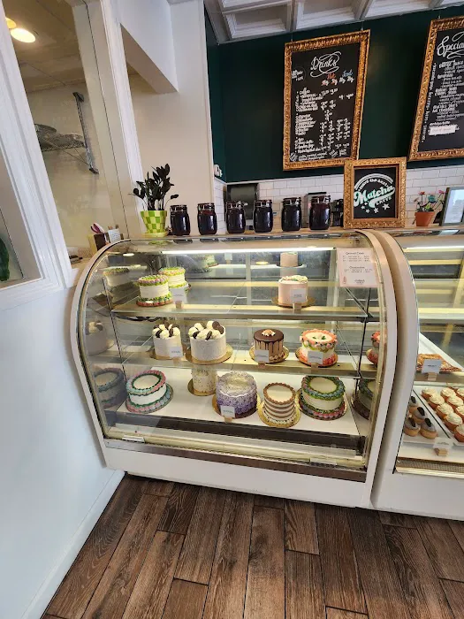 Oakleaf Cakes Bake Shop Picture 9