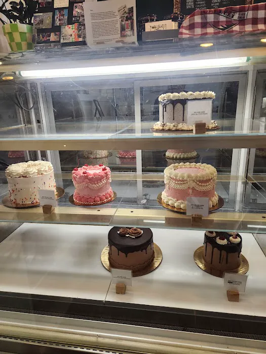 Oakleaf Cakes Bake Shop Picture 4