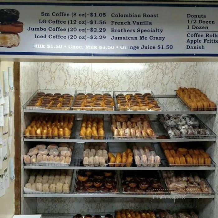Brothers Donuts & Deli Shop Picture 4
