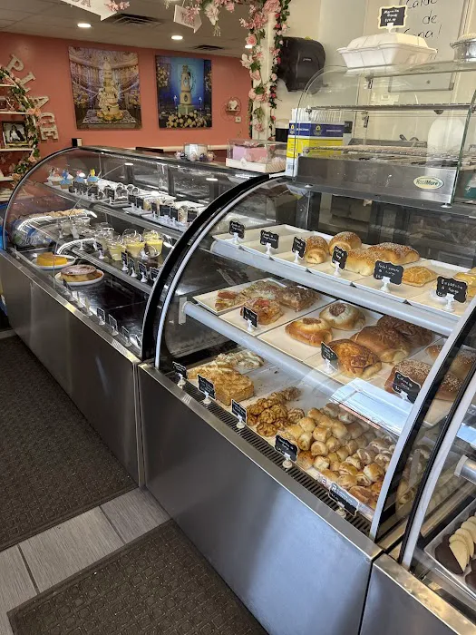 Delicias Cake & Bakery Picture 5