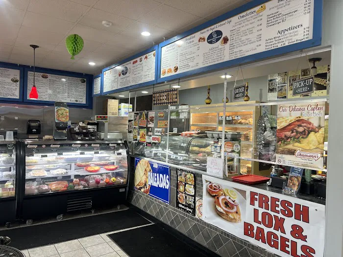 Franco Hot Bagels & Internet Cafe Picture 5