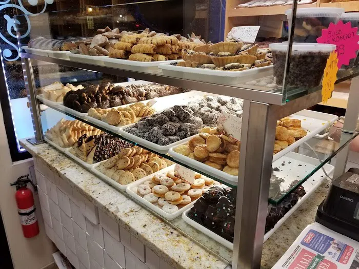 Tomi Bakery Picture 5