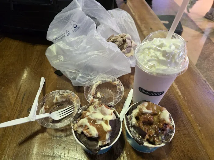 Cinnabon Picture 3