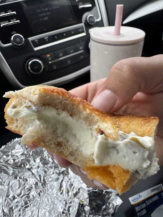 Hot Bagels Abroad & Deli Picture 1