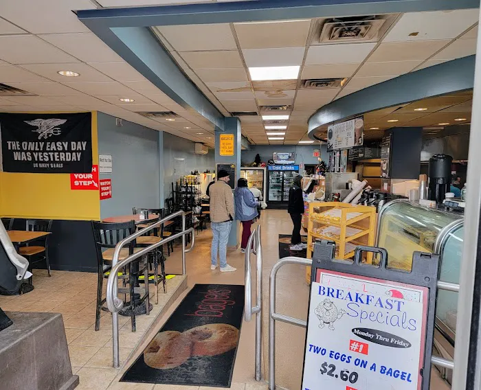 Hot Bagels Abroad & Deli Picture 2