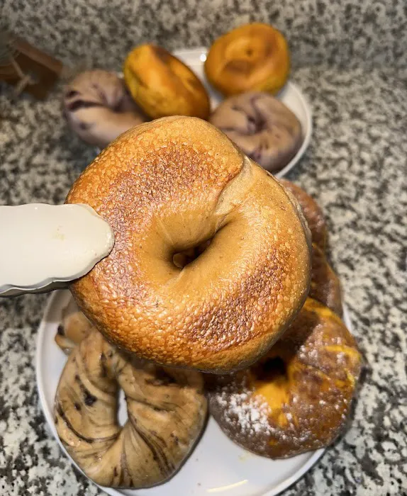 Hot Bagels Abroad & Deli Picture 5