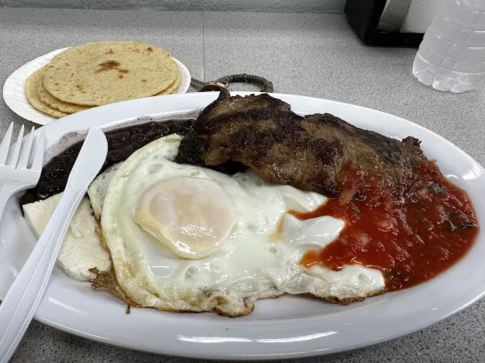 El Lechero Bakery Picture 3