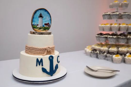 Kiss Me Cakes