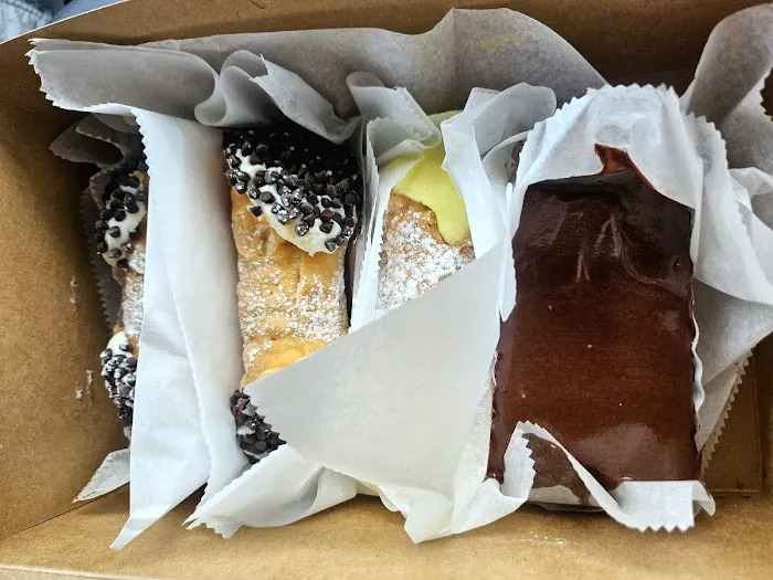 Mike's Pastry Picture 6